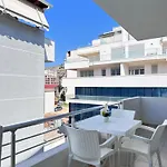 Crystal Sea View شقة *
