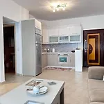 شقة Crystal Sea View ساراندا